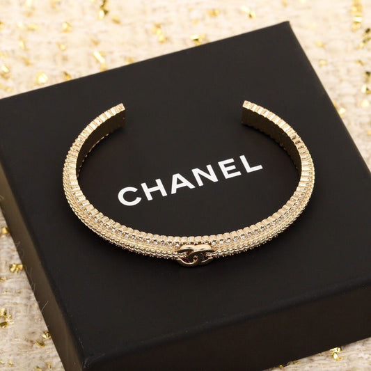 Fashionable luxury high-end bracelets
