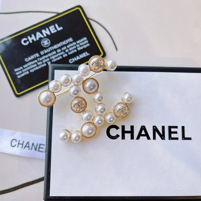 Elegant and stylish brooch for women